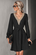 Load image into Gallery viewer, Contrast V-Neck Belted Dress
