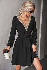 Load image into Gallery viewer, Contrast V-Neck Belted Dress
